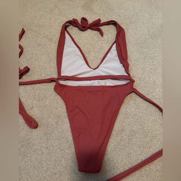Halter one piece swimsuit - Picture 4 of 5